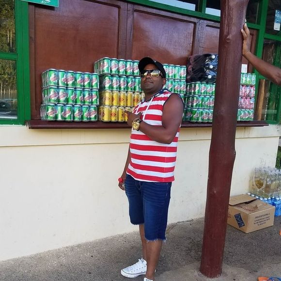 Meet your Posher, Denis - Picture 1 of 1